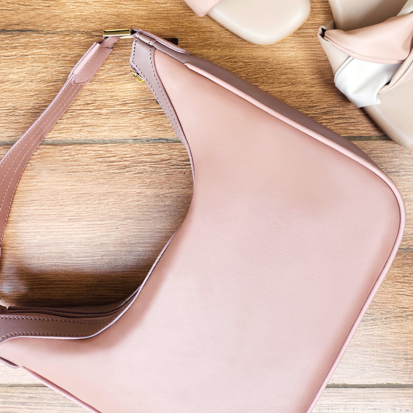 Light Pink Spacious Shoulder handbag 
